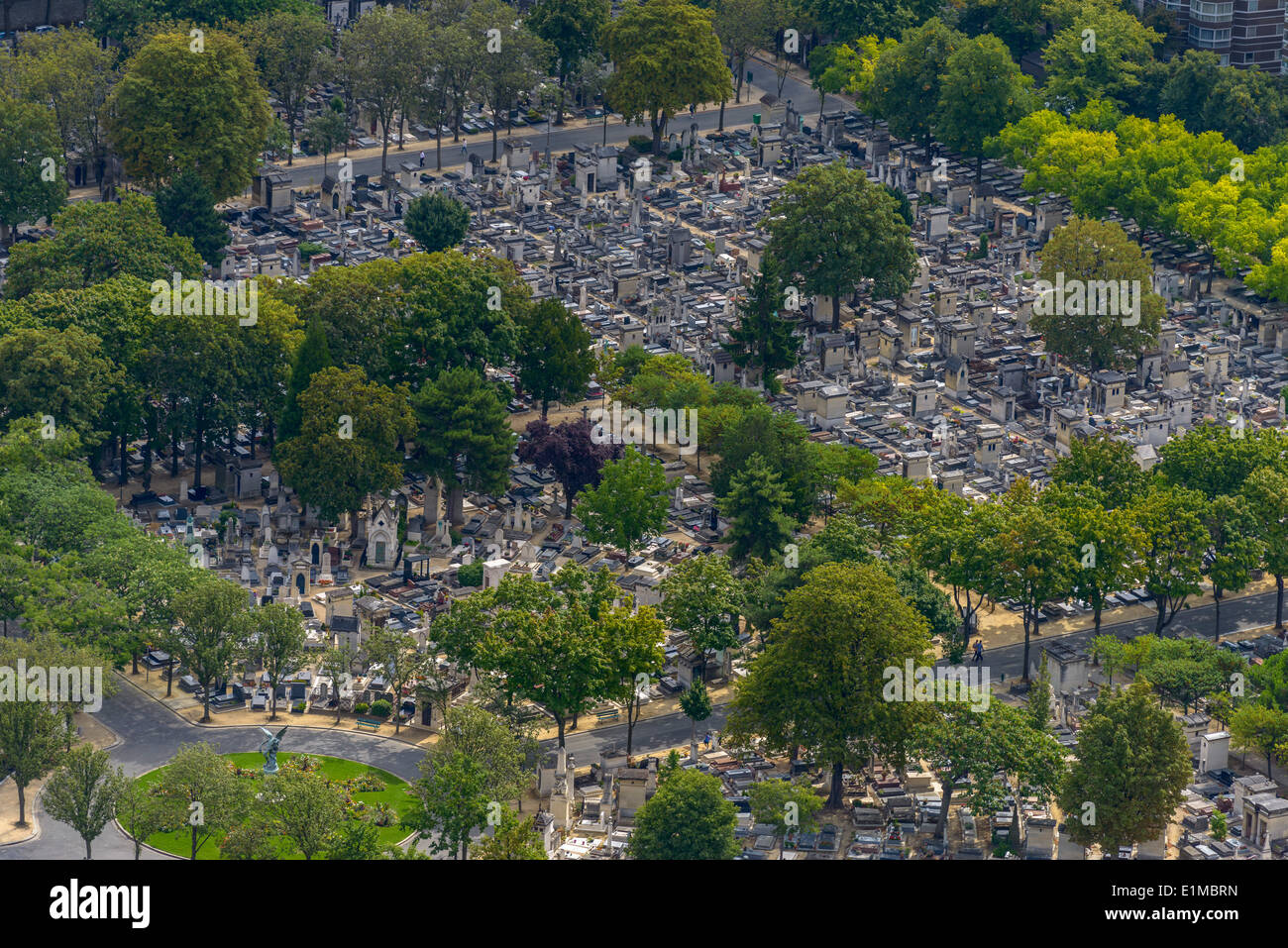 Luftaufnahme des Pere Lachaise Friedhof Montparnasse-Turm in Paris, Frankreich entnommen Stockfoto