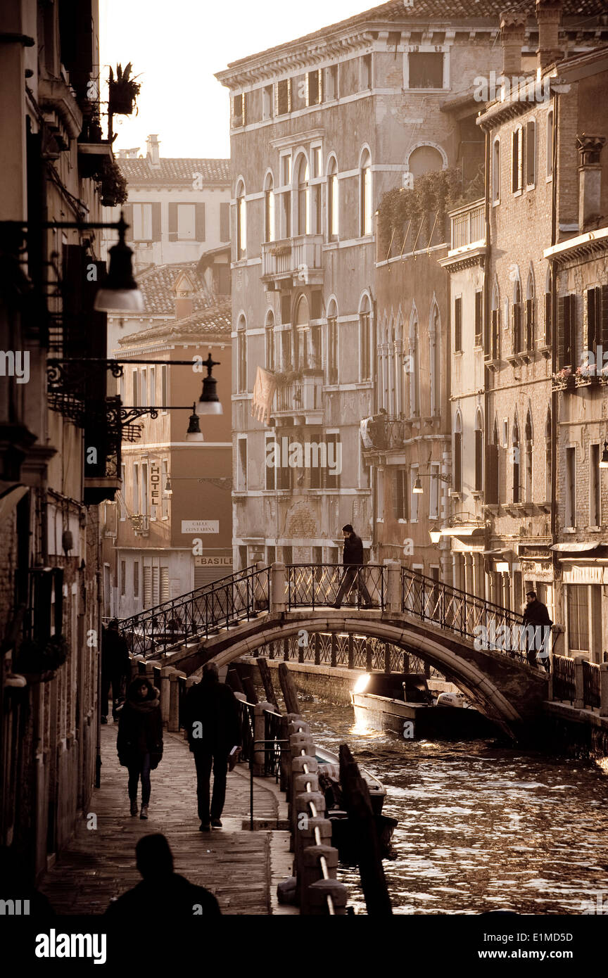 Kleinen Kanal im Viertel Santa Croce oder "Sestiere", Venedig, Italien Stockfoto
