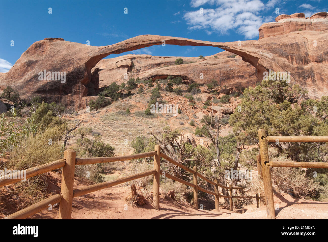 USA, Utah, Arches-Nationalpark, Landscape Arch Stockfoto