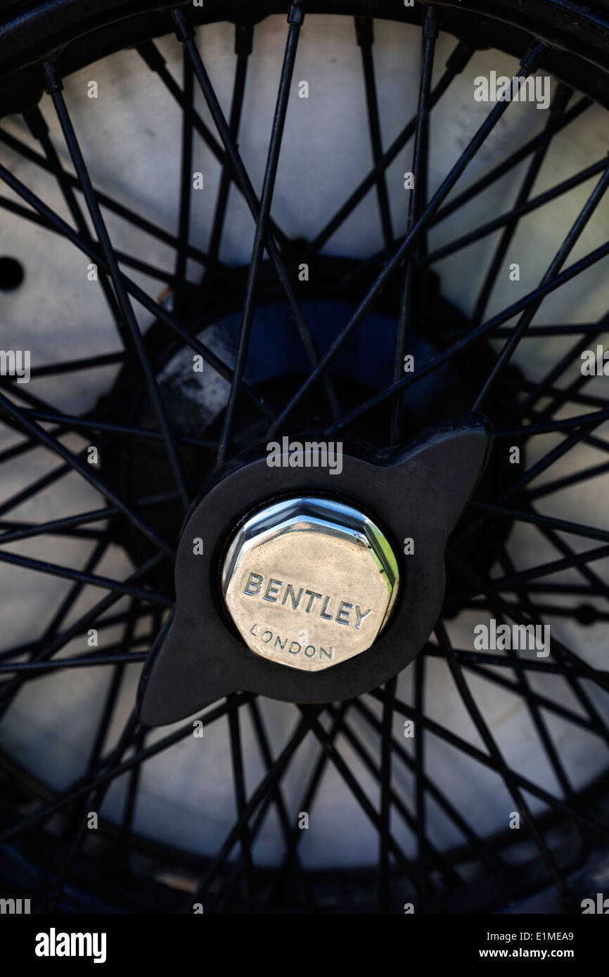 Bentley Oldtimer-Rad und Abzeichen Stockfoto