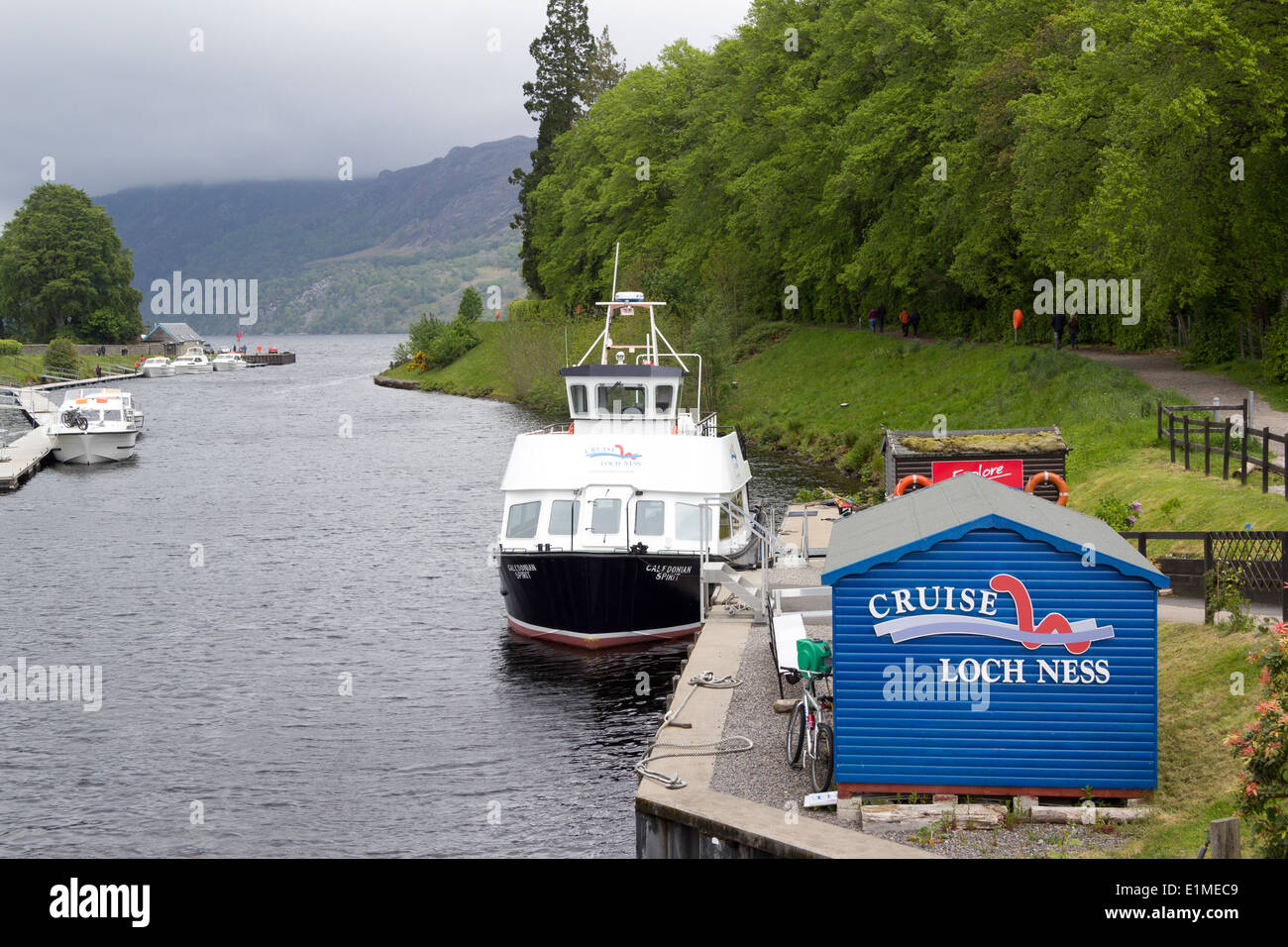 Der Caledonian Canal in Fort Augustus mit Blick auf Loch Ness Stockfoto