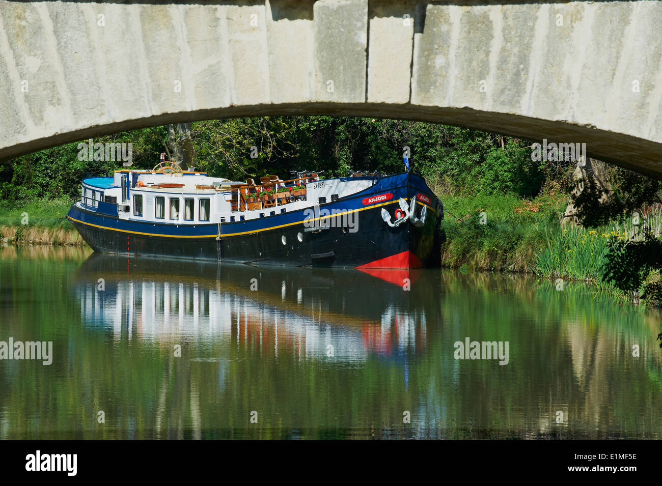 Frankreich, Languedoc-Roussillon, Aude (11), Schifffahrt auf dem Canal du Midi Stockfoto