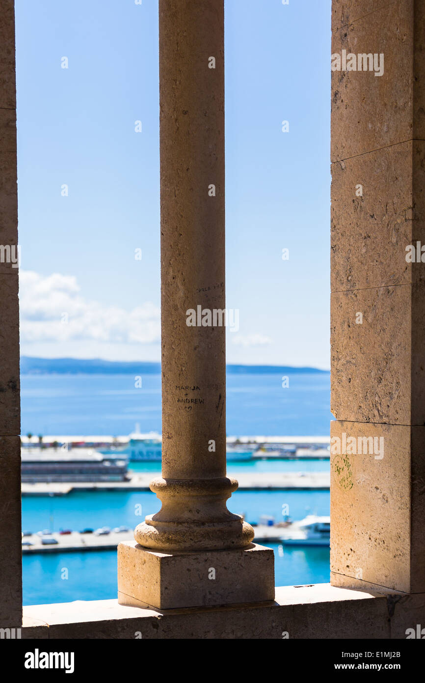Blick vom Glockenturm der Kathedrale von St. Domnius in Split Crotia. Marija & Andrew steht auf der Säule mit Liebe Herz Stockfoto