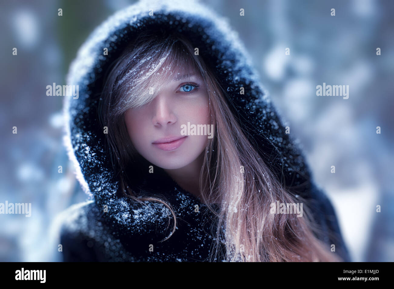Junge Frau Winter Porträt. Stockfoto