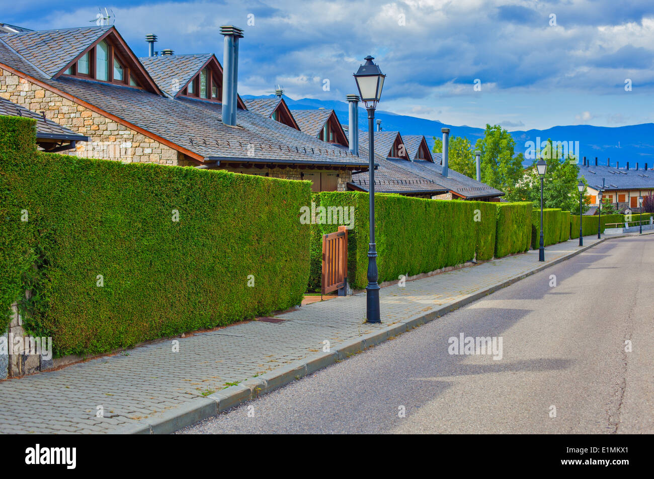 Saubere Straße in Stadt Europas. Stockfoto