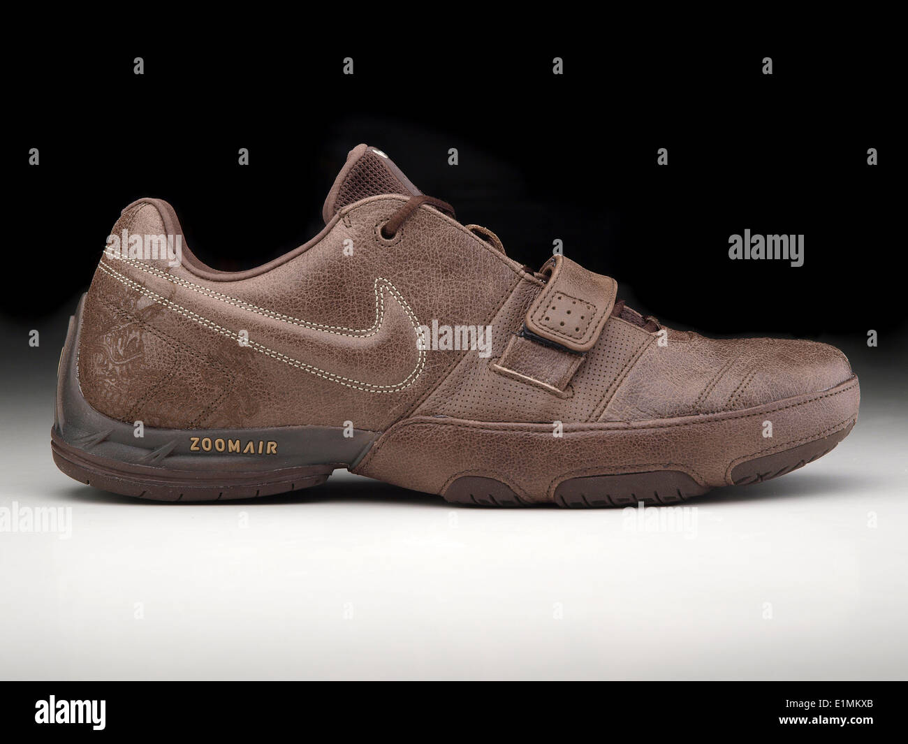 Velcro Shoe Stockfotos und -bilder Kaufen - Alamy