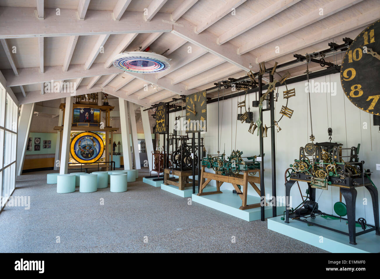 Sammlung von Turmuhren und eine astronomische Uhr im Museum in Asten in den Niederlanden Klok & Peel (Bell und Natur) Stockfoto