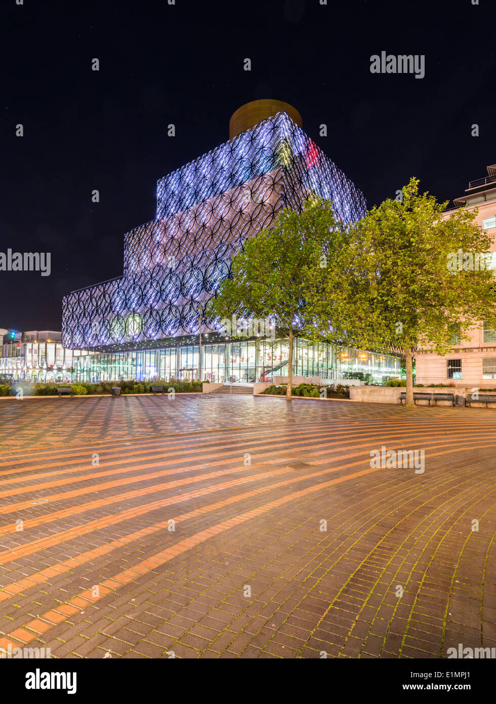 Eine Nachtansicht des Stadtzentrum von Birmingham in der Nacht, zeigt Centenary Square und die neue Bibliothek von Birmingham. Stockfoto