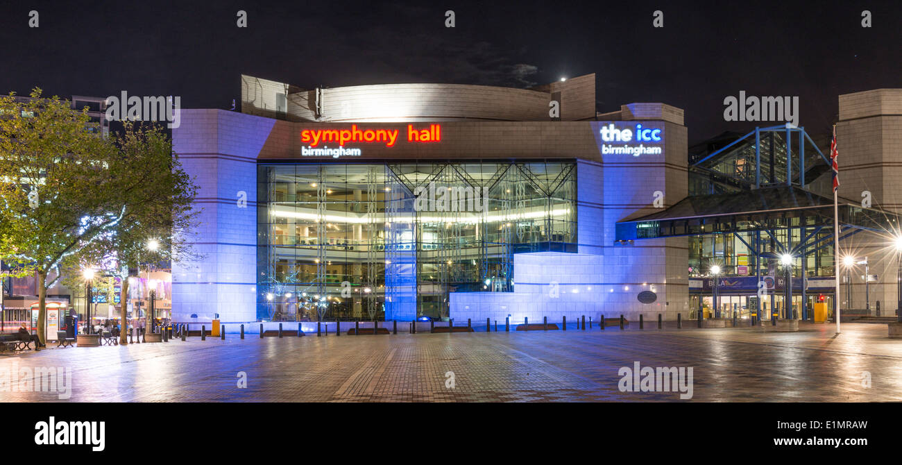 Eine Nachtansicht des Stadtzentrum von Birmingham in der Nacht, zeigt Centenary Square und dem ICC und Symphony Hall. Stockfoto
