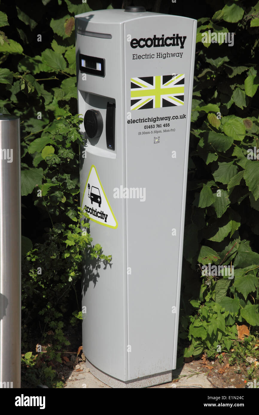 Elektro-Auto aufladen bei Eden Projekt Cornwall Stockfoto