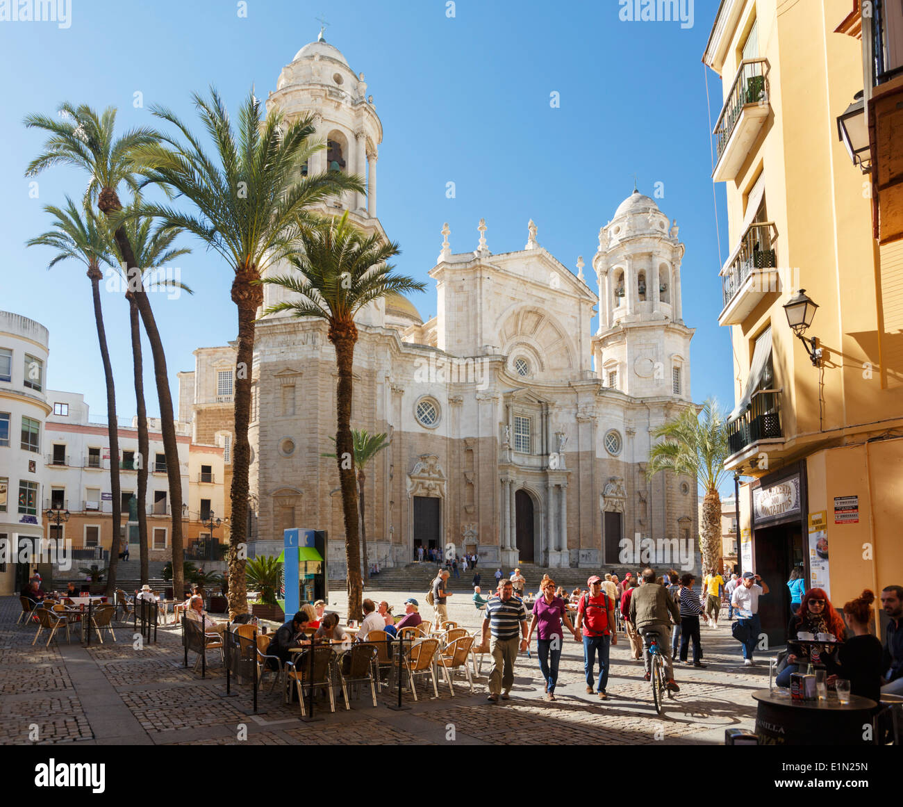 Cadiz, Provinz Cadiz, Andalusien, Südspanien. Die Kathedrale am Plaza De La Catedral. Stockfoto