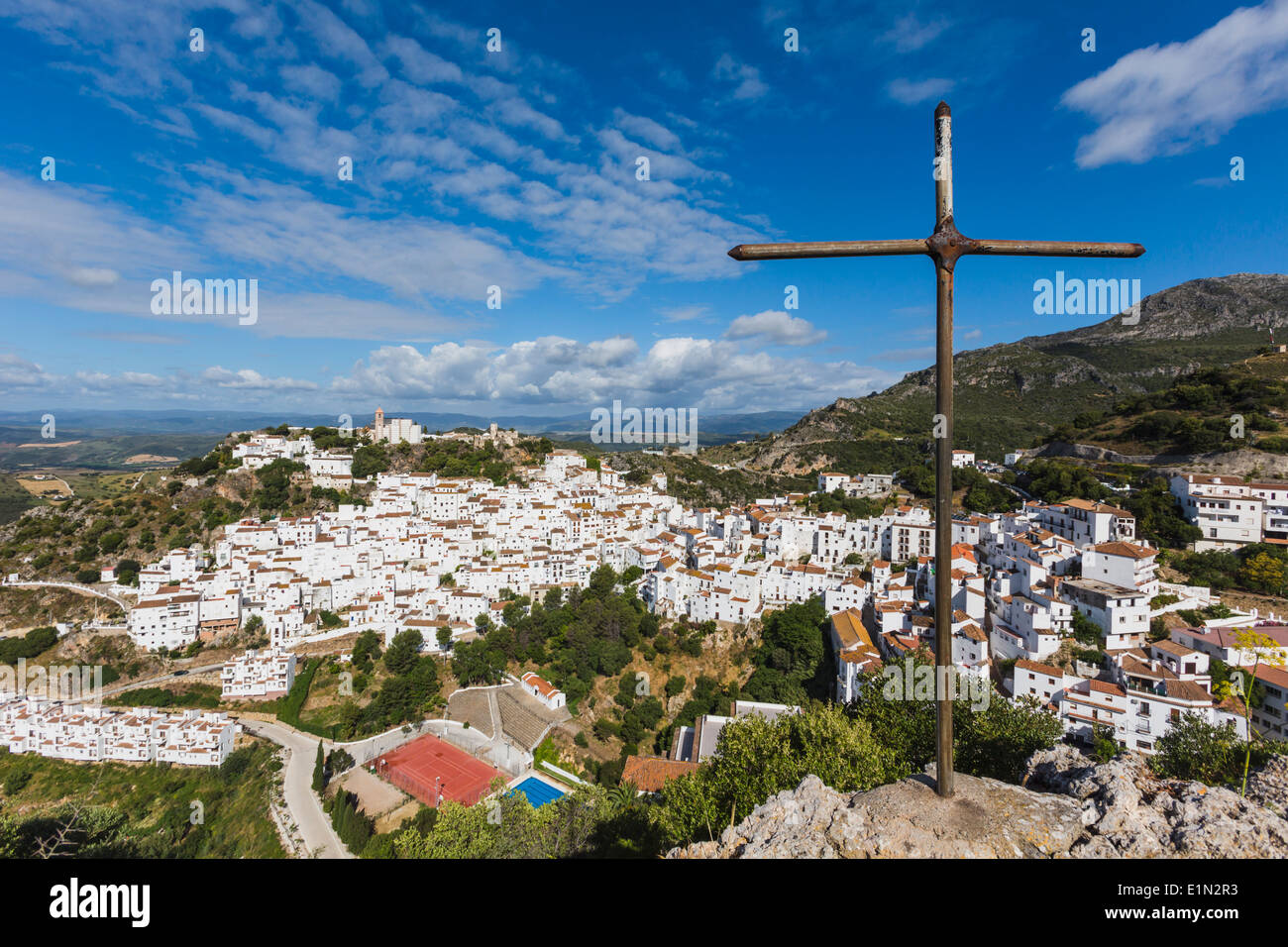 Casares, Provinz Malaga, Andalusien, Südspanien. Typisch weiß getünchten Berg Stadt im Hinterland der Costa Del Sol. Stockfoto