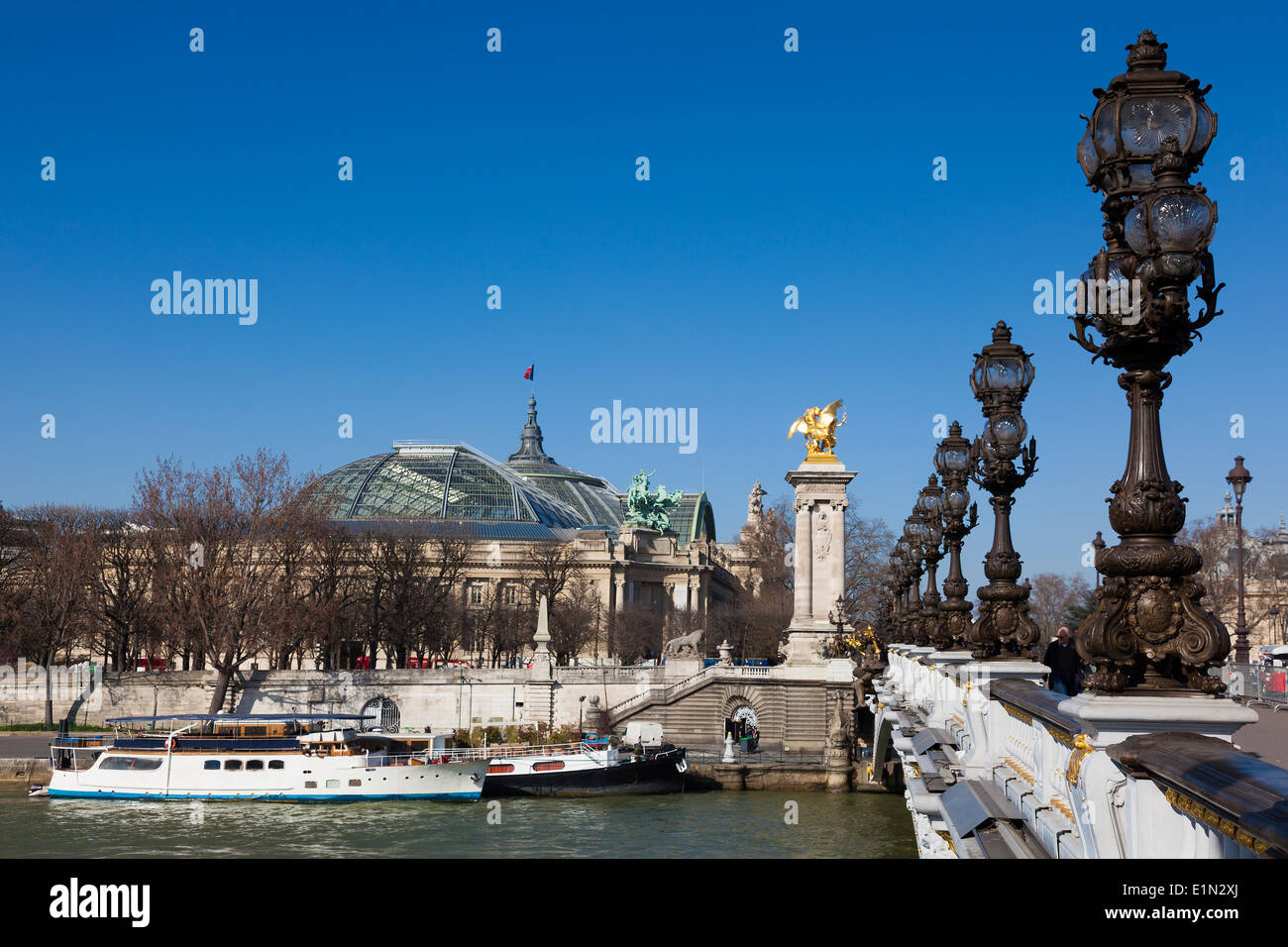 Brücke Alexandre III und dem Grand Palais, Paris, Île-de-France, Frankreich Stockfoto