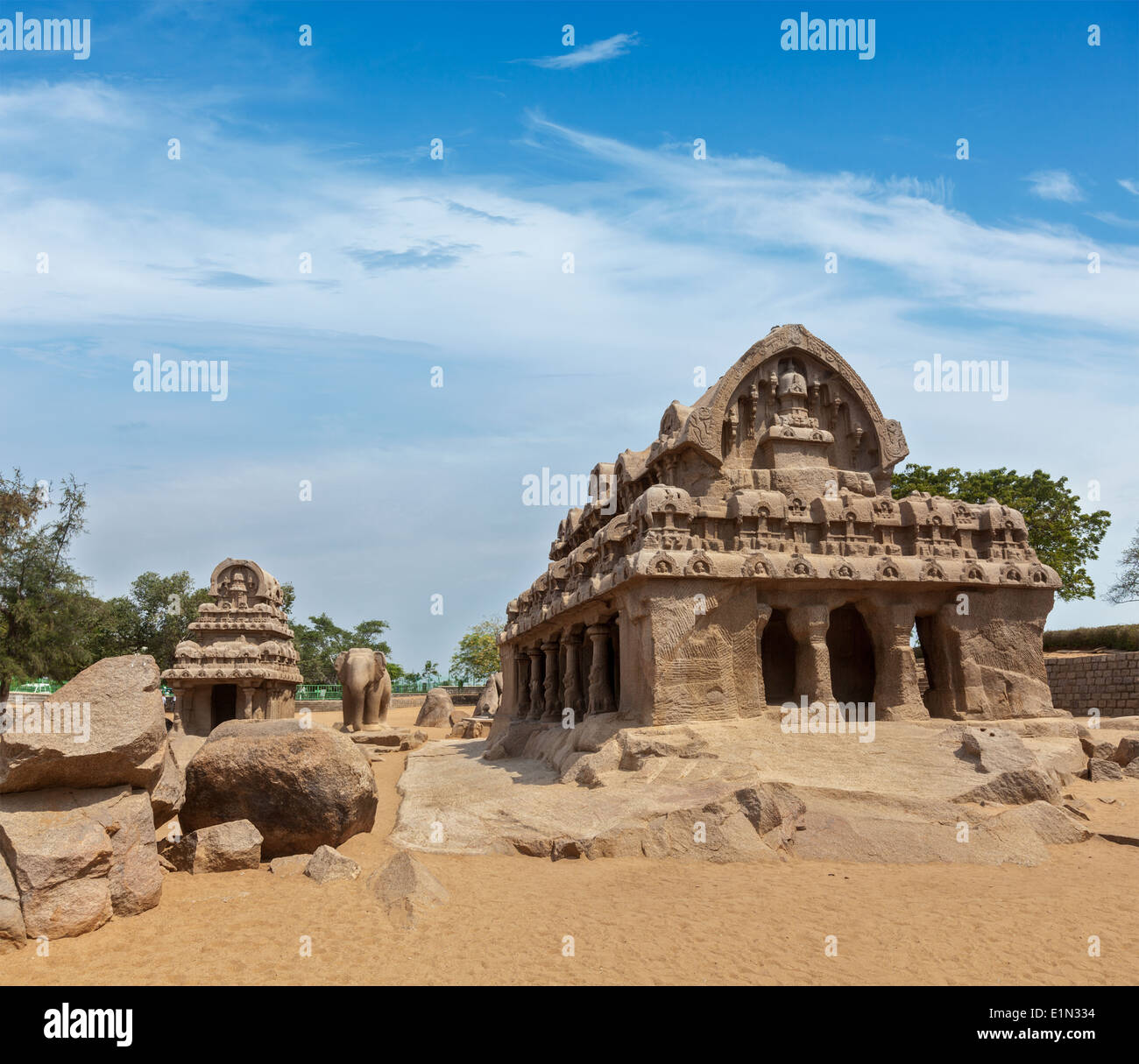 Fünf Rathas - alten hinduistischen monolithischen indische Felsen gehauene Architektur. Mahabalipuram, Tamil Nadu, Südindien Stockfoto
