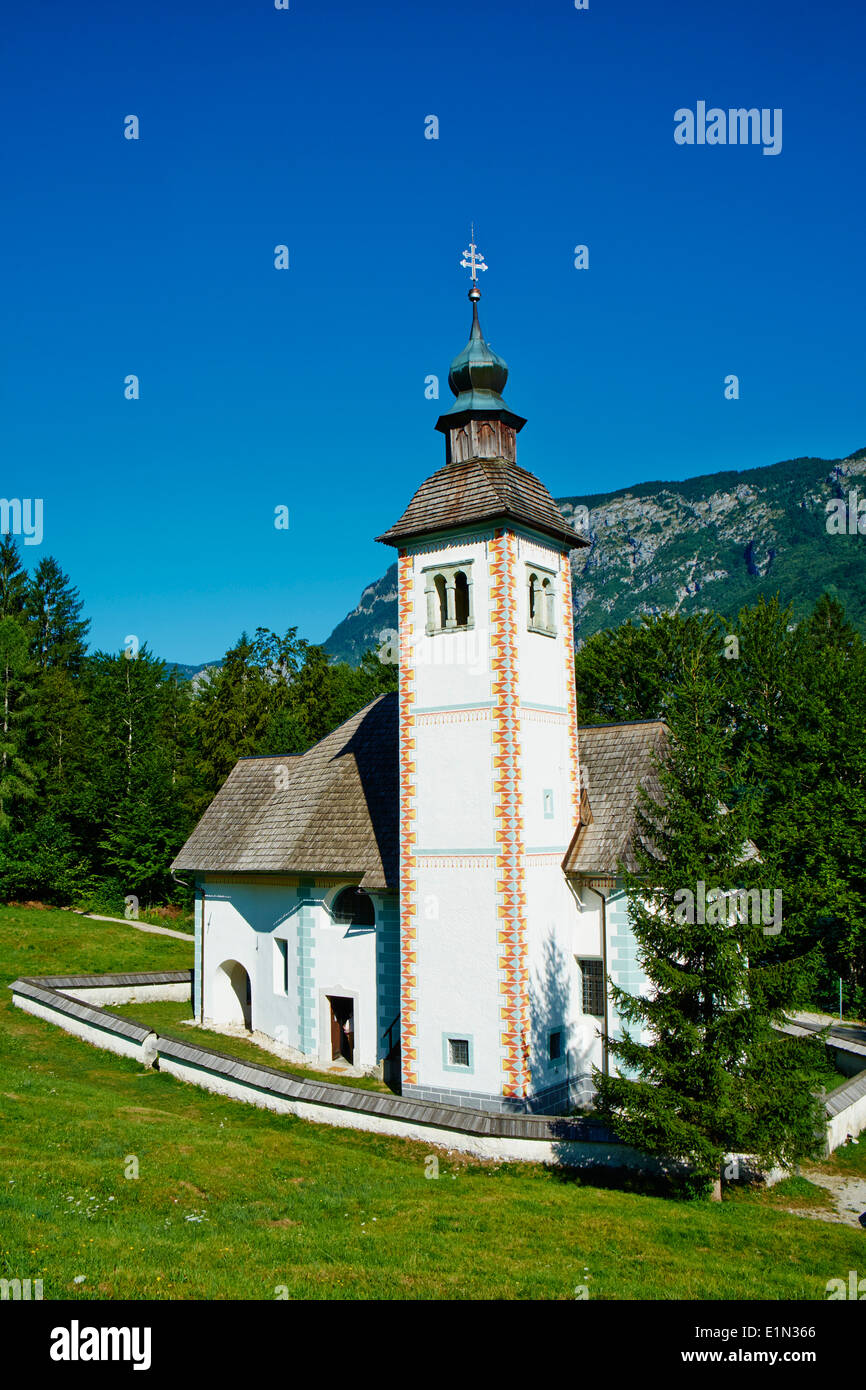 Slowenien, Region Gorenjska, Triglav National Park, Bohinj-See und Kirche Sveti Duh Stockfoto