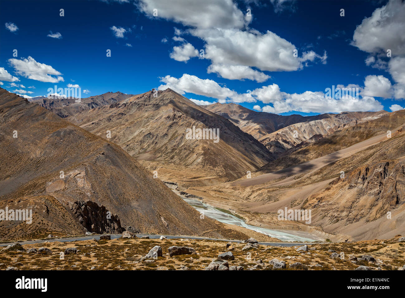 Manali-Leh-Straße nach Ladakh im indischen Himalaya. Ladakh, Indien Stockfoto