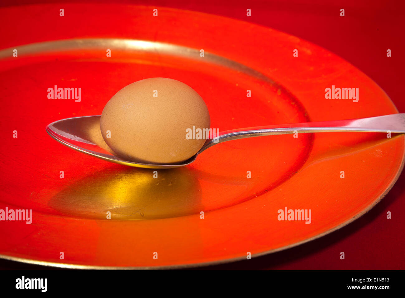 Silberne eier -Fotos und -Bildmaterial in hoher Auflösung – Alamy