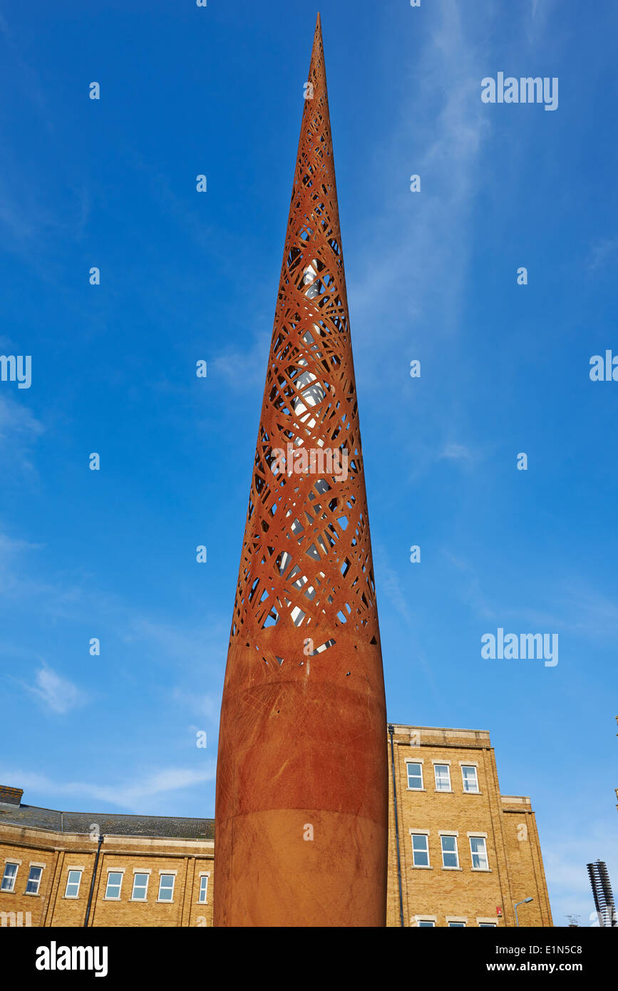 Die Kerze neben Victoria Dock von Wolfgang Buttress Gloucester Gloucestershire UK Stockfoto