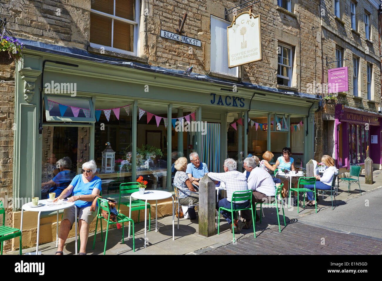 Außenseite des Jack ist ein beliebtes Café auf Black Jack Street Cirencester Gloucestershire UK Stockfoto