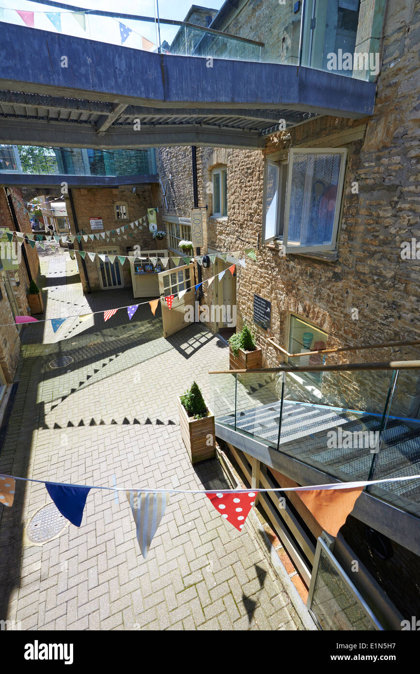 Hof des der neuen Brauerei Arts Cirencester Gloucestershire UK Stockfoto