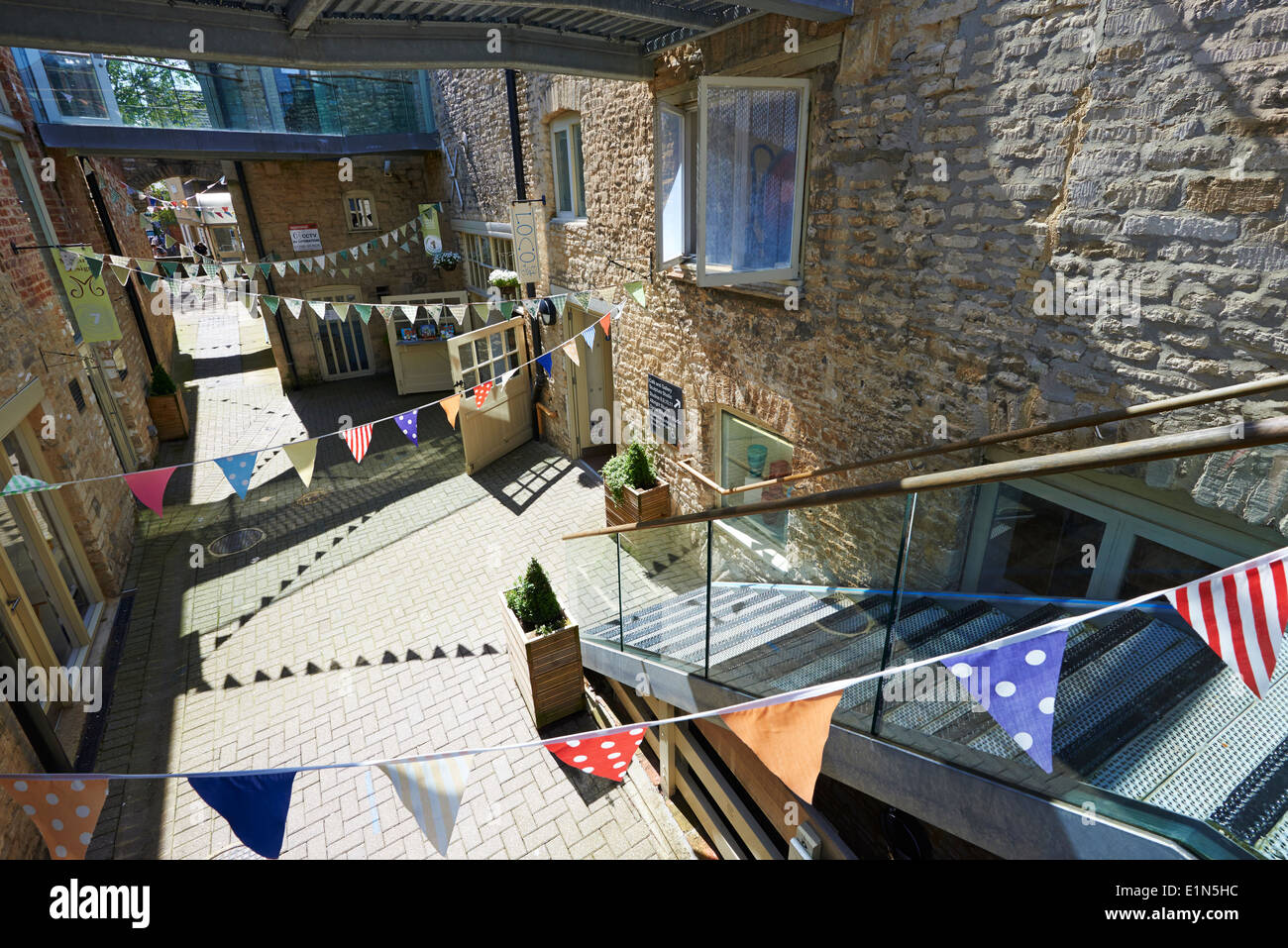 Hof des der neuen Brauerei Arts Cirencester Gloucestershire UK Stockfoto