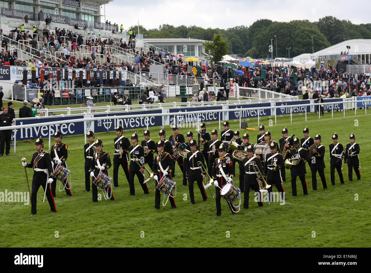 Epsom, UK. 7. Juni 2014. Epsom Derby tagsüber von Epsom Derby Festival 2014. Die Blaskapelle auf dem Platz vor racing Credit: Action Plus Sport/Alamy Live News Stockfoto