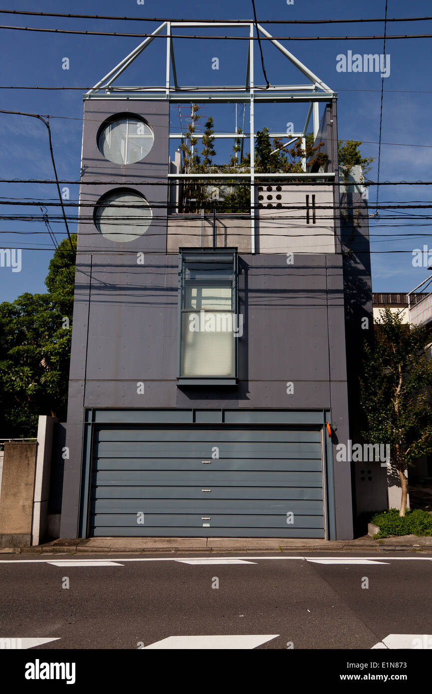 Ungewöhnliches Design auf einem Haus in Azabu, Tokio, Japan. Stockfoto