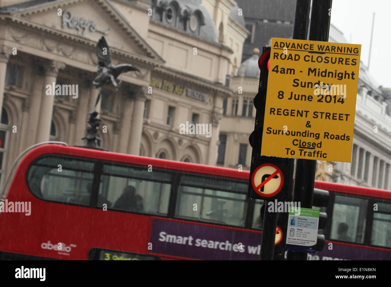 London, UK. 6 Juni Mai 2014. Ein Verkehrszeichen Stateing die Schließung der Regent Street am 8. Juni für die Gumball-Auto-ParadeCredit: David Mbiyu / Alamy Live News Stockfoto