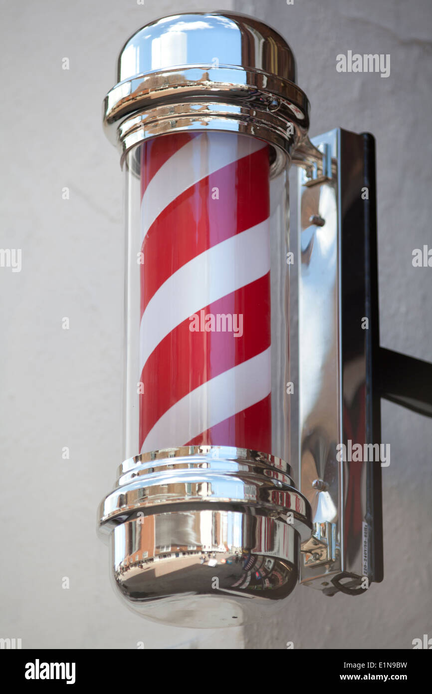 UK, Canterbury, rot und weiß gestreiften Barber Shop Pol. Stockfoto