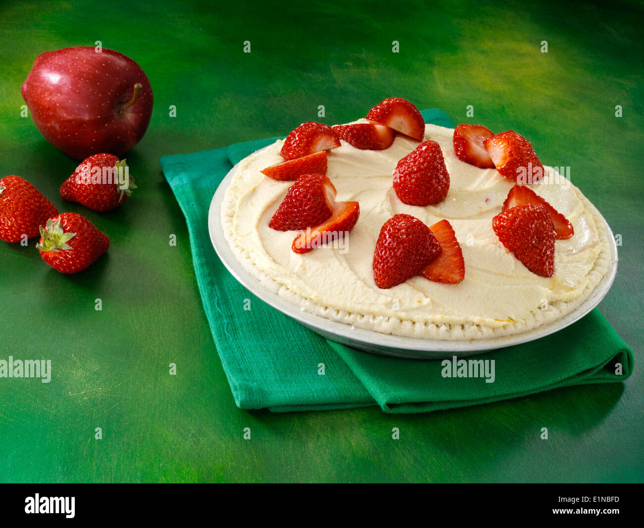 Erdbeere Apfel Cashew-Kuchen Vegan Dessert pudding Stockfoto