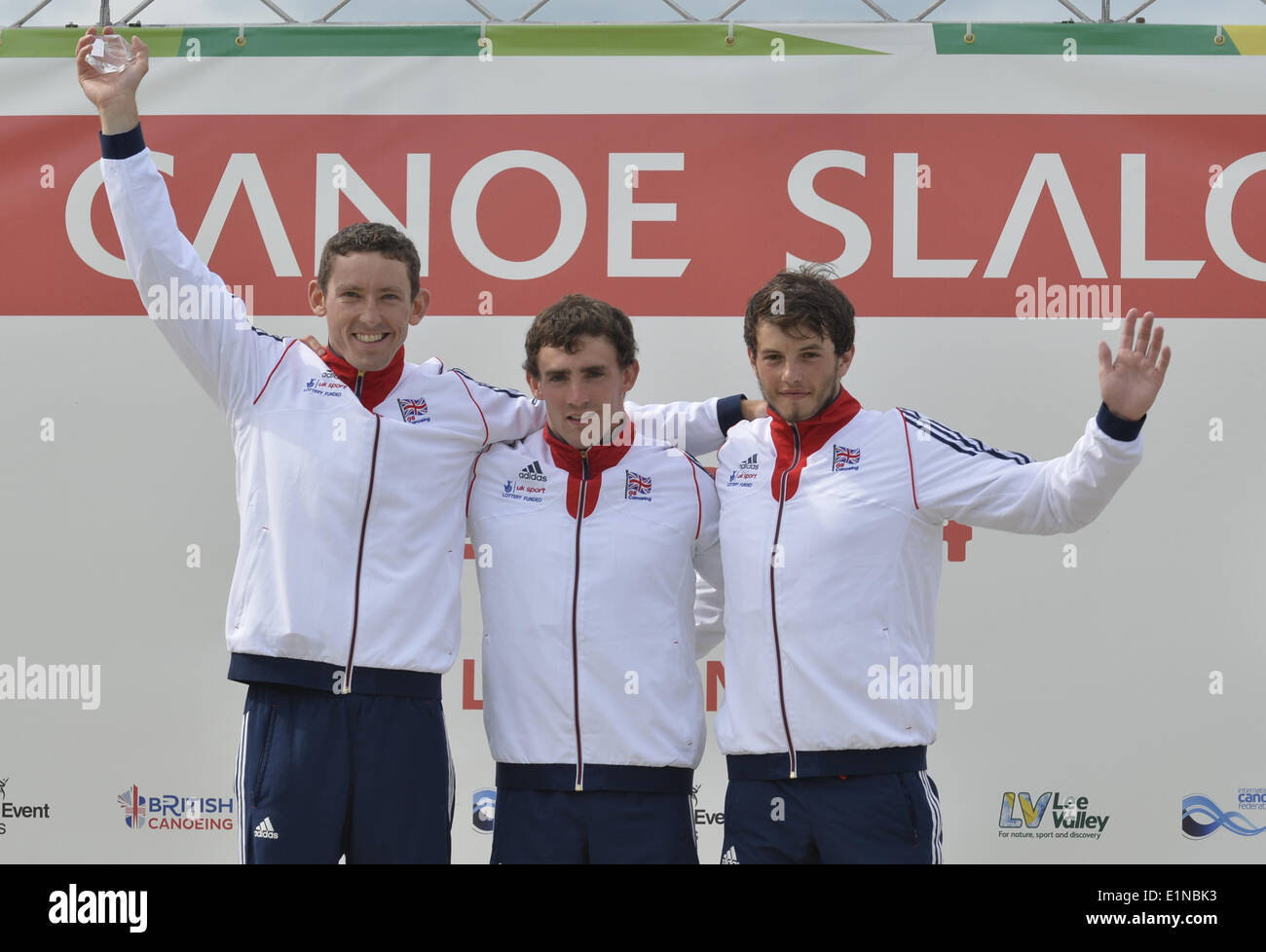 Waltham Cross, Hertfordshire, UK. 7. Juni 2014. Gewinner der Herren C1 Team-Event DAVID FLORENCE, THOMAS QUINN und RYAN WESTLEY während der Preisverleihung am Lee Valley White Water Centre: Steve FlynnZUMA Presse Credit: Steve Flynn/ZUMA Wire/ZUMAPRESS.com/Alamy Live News Stockfoto