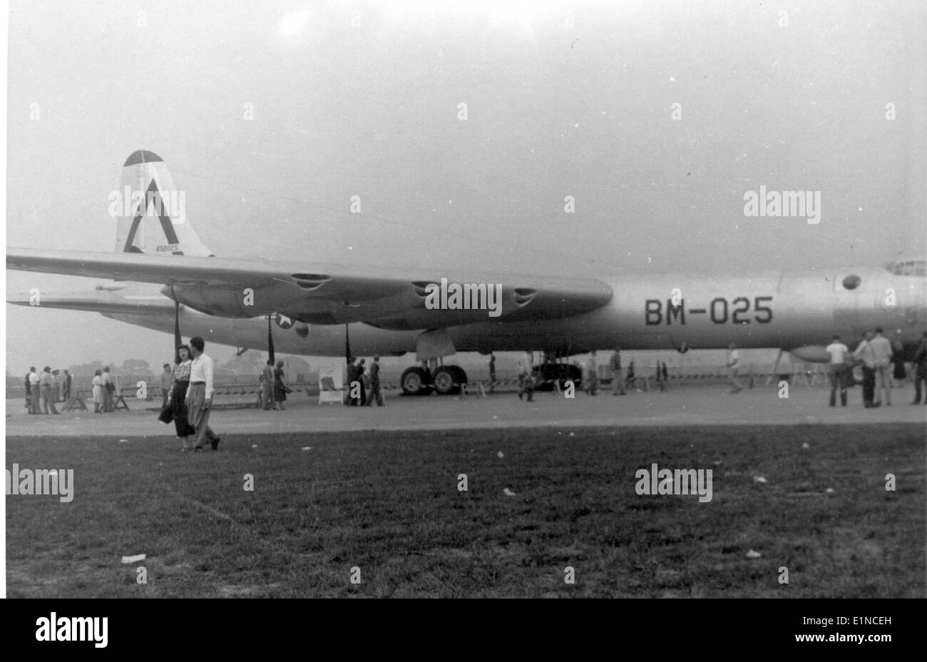 Die Convair B-36A, Teil der Charles M. Daniels Collection, war ein strategischer Langstreckenbomber, der eine wichtige Rolle in der Strategie der US Air Force nach dem Zweiten Weltkrieg spielte. Dieses Bild zeigt das einzigartige Design und die Leistung des Bombers B-36A. Stockfoto