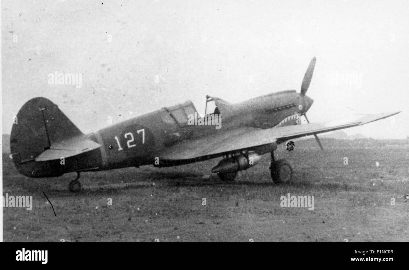 Die Curtiss P-40E Warhawk, die in der Charles M. Daniels Collection zu sehen war, war ein Schlüsselflugzeug im Zweiten Weltkrieg, bekannt für sein robustes Design und seine Vielseitigkeit in Luft-Luft- und Bodenangriffsmissionen. Stockfoto