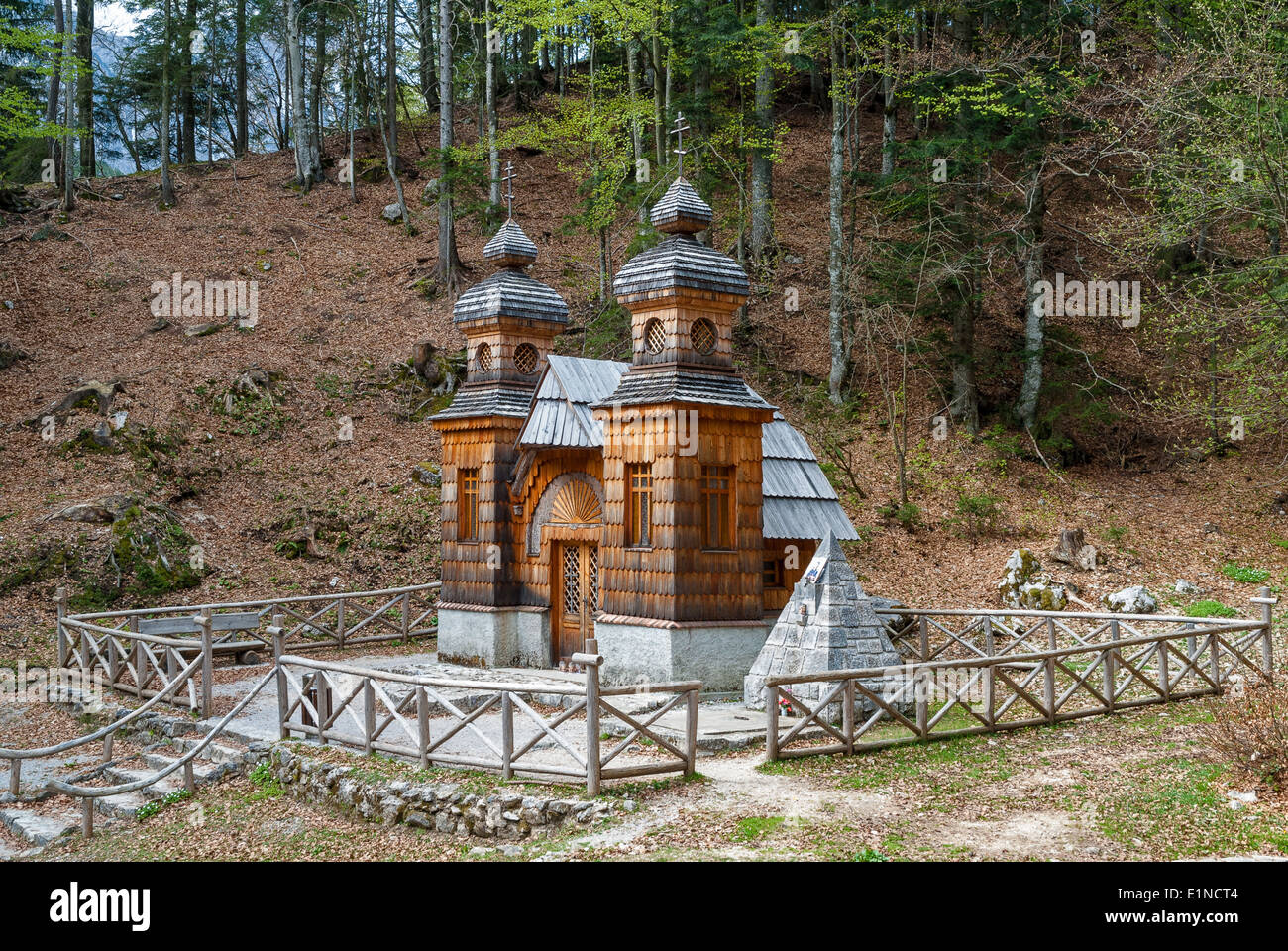 Die russischen Holzkapelle gebaut von Kriegsgefangenen im ersten Weltkrieg, in der Nähe von Kranjska Gora, Slowenien Stockfoto