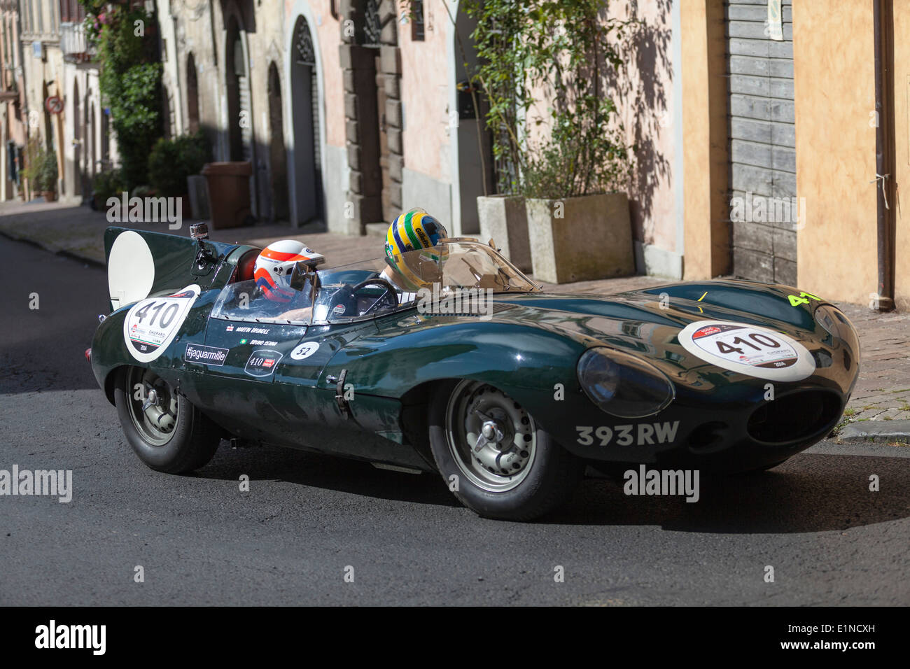 Ehemalige Formel-1-Fahrer Martin Brundle nimmt 1956 Jaguar D-Type Nieren bei der Mille Miglia Oldtimer-Rallye. Stockfoto