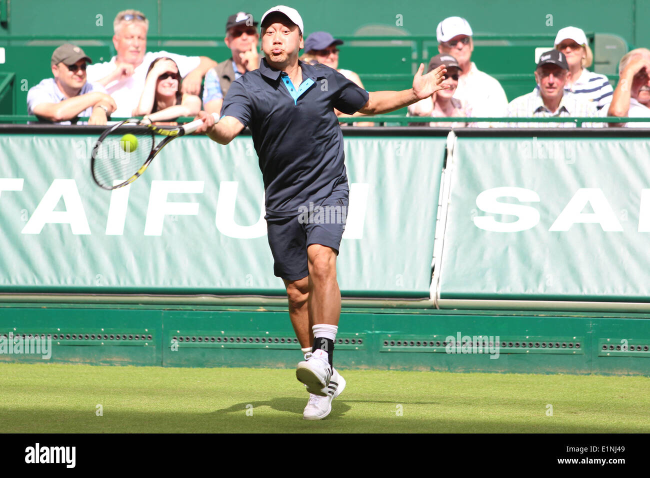 Deutschland. 7. Juni 2014. Michael Chang (USA) trifft eine Vorhand bei der Champions Trophy Gerry-Weber-Stadion, Halle / Westfalen, Deutschland am 07.06.2014. Er spielte mit Julia Görges (GER) vs. Andrea Petkovic (GER) und Ivan Lendl (USA).  Bildnachweis: Janine Lang/International-Sport-Fotos /Alamy Live-Nachrichten Stockfoto