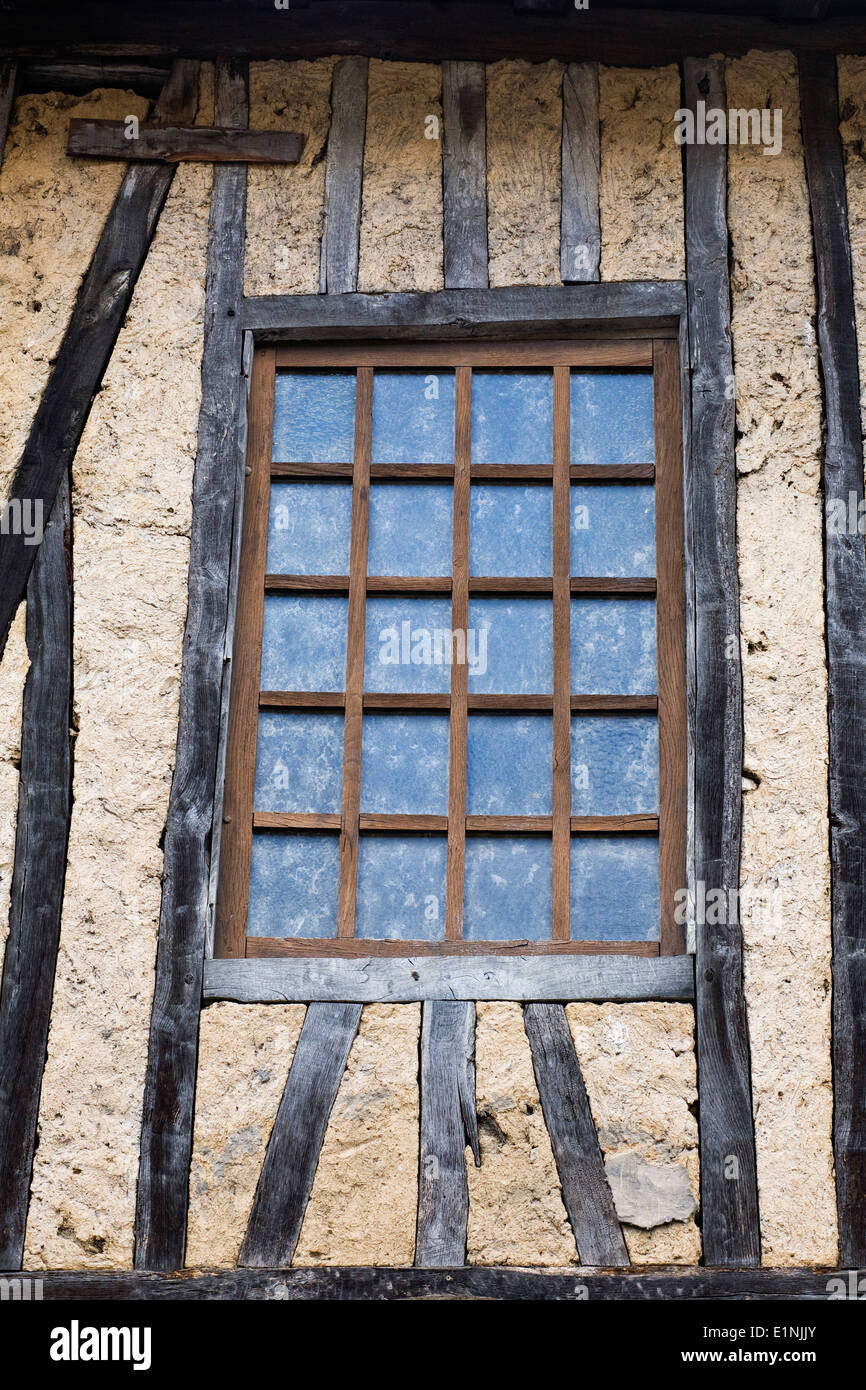 Fenster in einem Altbau eine halbe Fachwerkhaus. Stockfoto