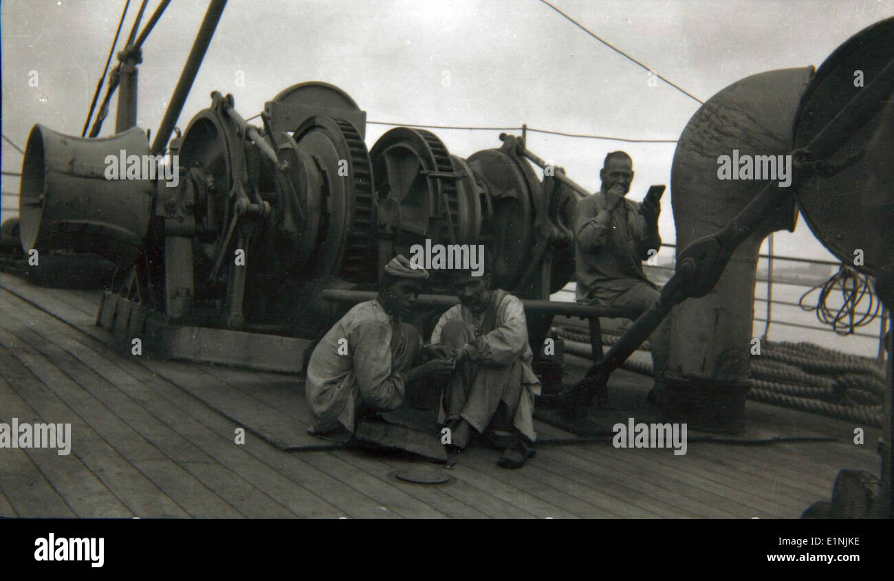Dieses Foto aus der Adolphe Heri DuBois Special Collection zeigt eine historische Figur oder ein fliegerisches Motiv in Verbindung mit DuBois. Die Sammlung dokumentiert die Beiträge und Vermächtnisse von DuBois in der Luftfahrt und Luftfahrt. Stockfoto