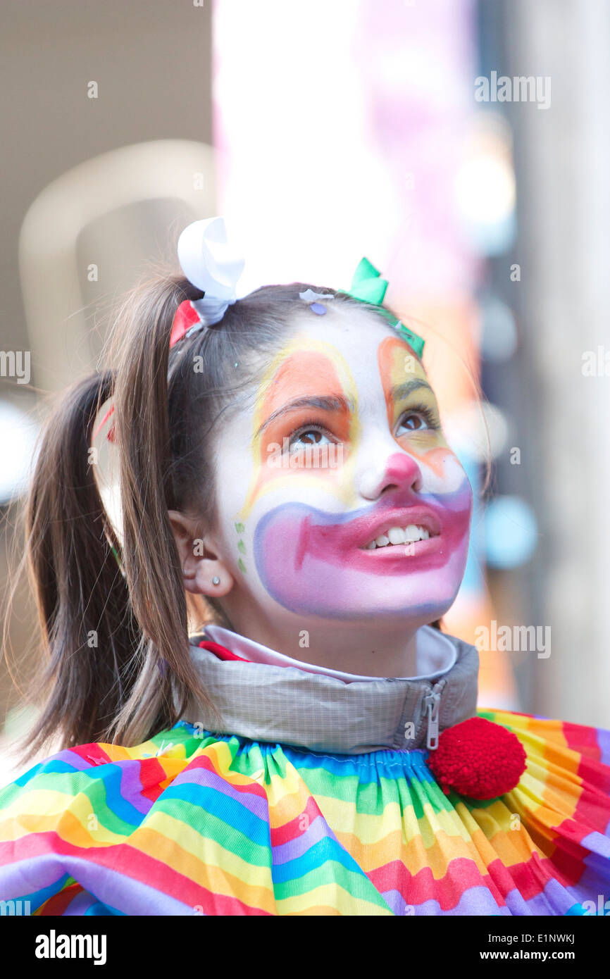 Mädchen-Clown-Gesicht Stockfoto