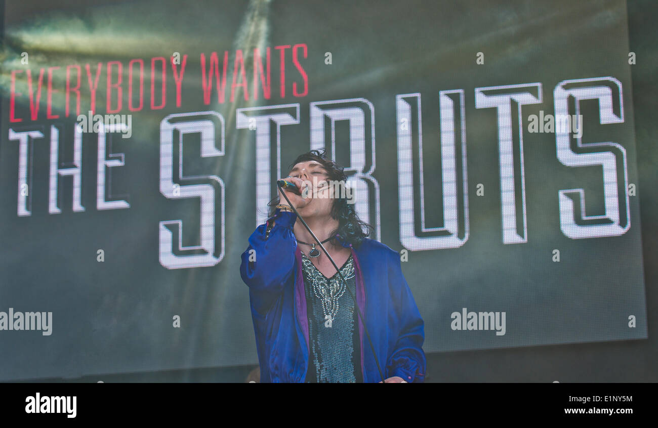 Gloucester, Großbritannien. 7. Juni 2014. Die Streben durchführen auf der Hauptbühne auf Glosters SportBeat Festival. Bildnachweis: Charlie Bryan/Alamy Live News Stockfoto