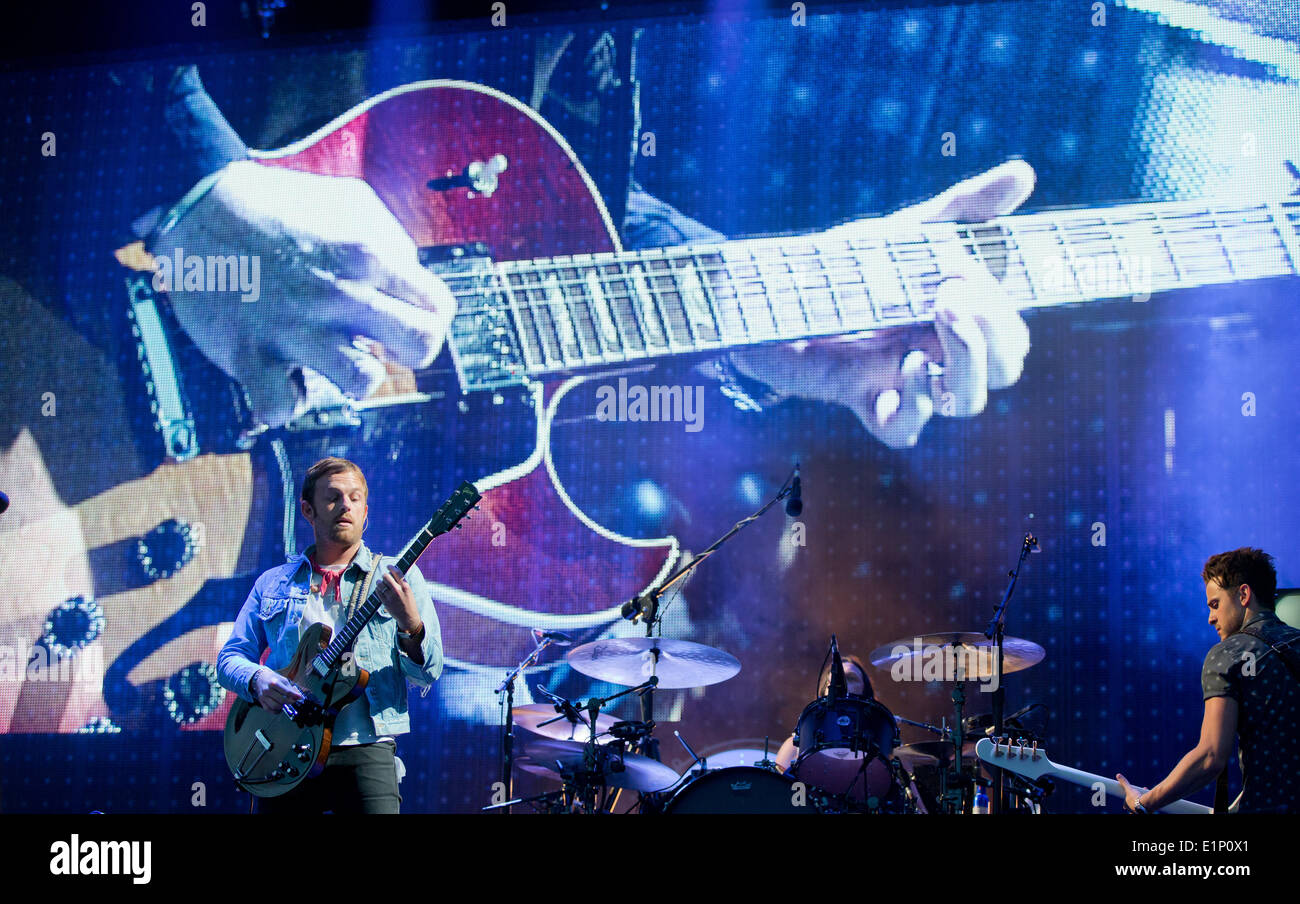 Nürnberg, Deutschland. 7. Juni 2014. Sänger und Gitarrist der US amerikanischen Rock-Band "Kings of Leon" Caleb Followill, führt beim Musikfestival "Rock Im Park" in Nürnberg, 7. Juni 2014. Das Festival dauert bis zum 9. Juni 2014. Foto: Daniel Karmann/Dpa/Alamy Live News Stockfoto