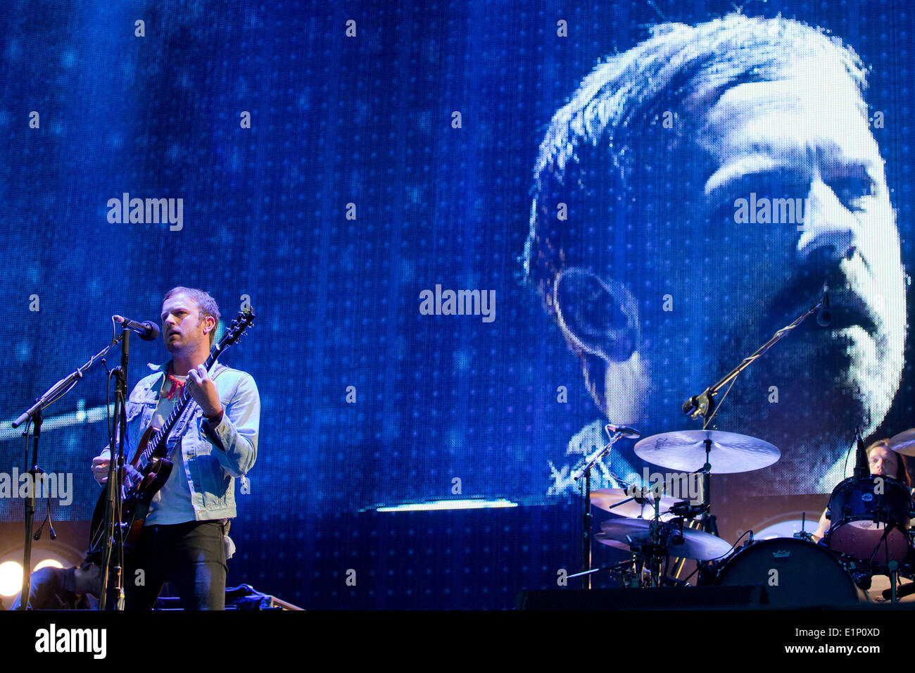 Nürnberg, Deutschland. 7. Juni 2014. Sänger und Gitarrist der US amerikanischen Rock-Band "Kings of Leon" Caleb Followill, führt beim Musikfestival "Rock Im Park" in Nürnberg, 7. Juni 2014. Das Festival dauert bis zum 9. Juni 2014. Foto: Daniel Karmann/Dpa/Alamy Live News Stockfoto
