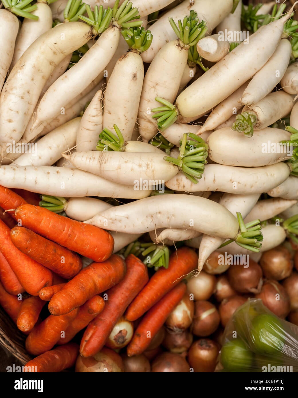 Frisches Bio-Gemüse im asiatischen Markt Stockfoto