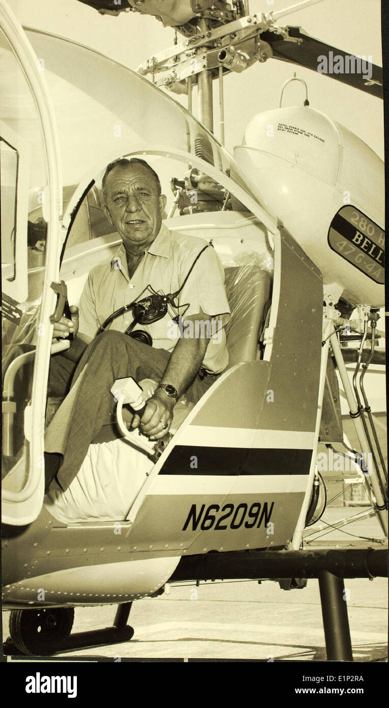 Dieses Bild zeigt einen Bell 47 Hubschrauber, einschließlich der Modelle Bell 47G und Bell 47G-4A. Diese Hubschrauber wurden von der PSA (Pacific Southwest Airlines) für historische Flüge eingesetzt, mit bemerkenswerten Beiträgen des Luftfahrtpioniers Pappy Keough. Stockfoto