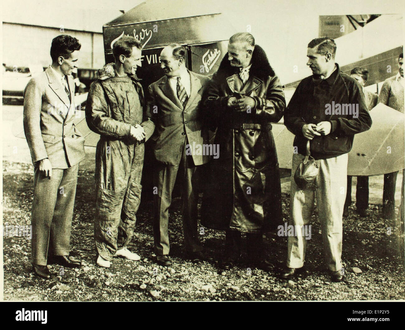 Der Southern Cross-Flug von 1929 war ein historischer Flug der Fokker F-VII, der von Sir Charles Kingsford Smith geleitet wurde. Der Flug markierte einen wichtigen Meilenstein in der Luftfahrtgeschichte, da er einer der ersten erfolgreichen Nonstop-Flüge über den Pazifik war. Stockfoto