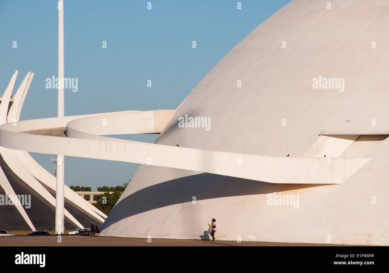 National Museum Honestino Guimarães von berühmten Architekten Oscar Niemeyer in Downtown Brasilia Brasilien Stockfoto