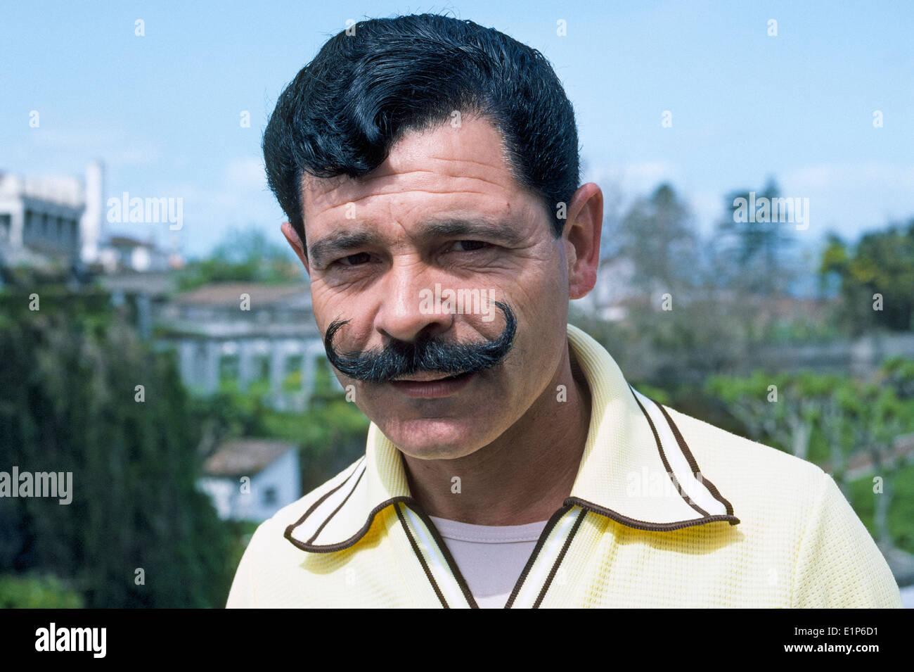 Ein Azoren Mann ist stolz auf seinen Schnurrbart auf der Insel Sao Miguel auf den Azoren, eine autonome Region Portugals. Stockfoto