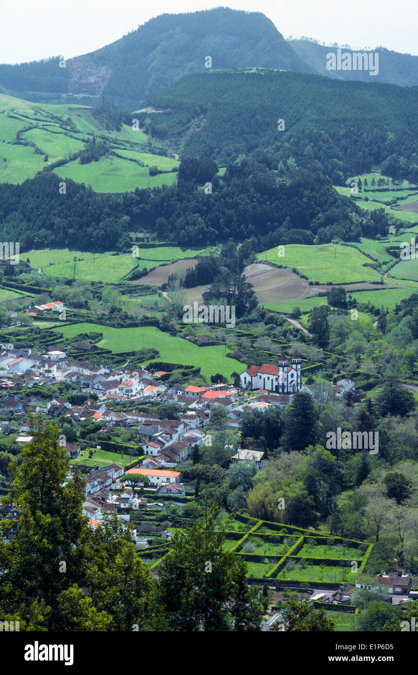 Das Dorf Furnas liegt im grünen Tal von Furnas auf Sao Miguel Insel der Azoren, eine autonome Region Portugals in den Nordatlantik. Stockfoto