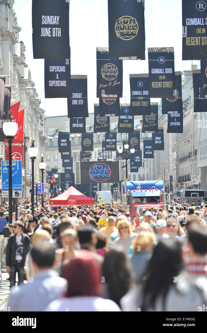 Regent Street, London, UK. 8. Juni 2014. Die Massen in der Regent Street für die Gumball Rally 3000. Bildnachweis: Matthew Chattle/Alamy Live-Nachrichten Stockfoto