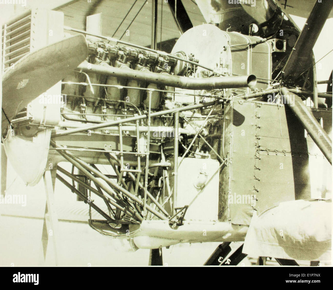 Auf der Douglas World Cruise 1924 unter der Leitung des Army Air Service wurde der Douglas World Cruiser L-12 durchgeführt, der den ersten Weltflug absolvierte. Dieser historische Flug war ein bedeutender Meilenstein in der Luftfahrtgeschichte. Stockfoto
